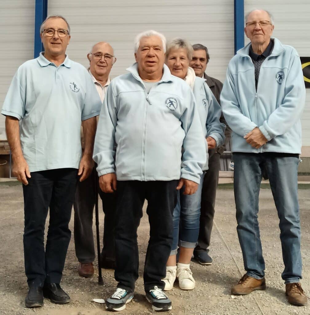 Joueurs de boules lyonnaises du club de Saint-Gaudens, au boulodrome de la ville, rue de la vieille côte.