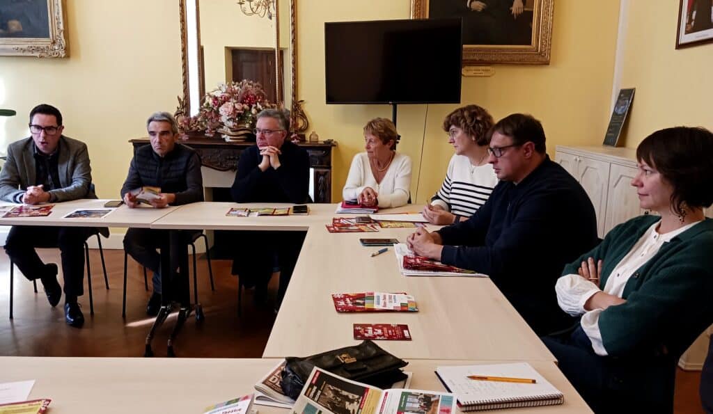 Lundi 24 novembre 2025, présentation en mairie du programme: Pierre Saforcada, Jean-Yves Duclos, Jean-François Agnes, Evelyne Riera, Marie-Claude Lay, Cyril Monge pour la mairie, et Evgenia Lopez  (musée).