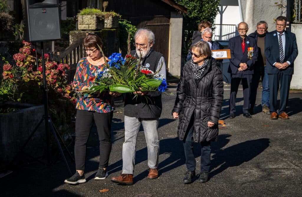 Antchan de Frontignes, dimanche 9 novembre 2025, les conseillers municipaux au moment du dépôt de gerbe.