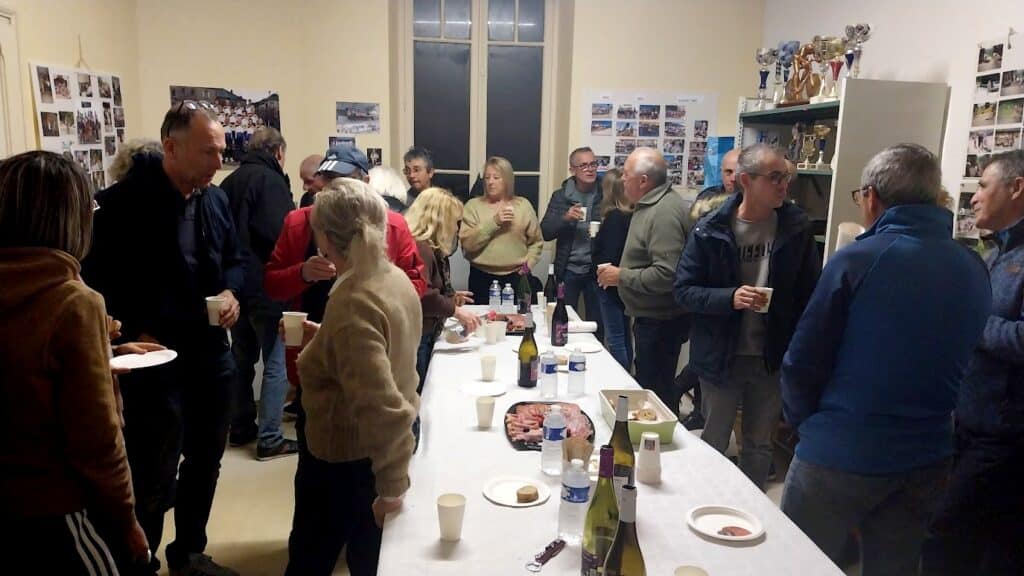 Vendredi 21 novembre 2025, dans une ambiance amicale et familiale les cyclos montréjeaulais ont fini l'année avec une soirée vin nouveau.