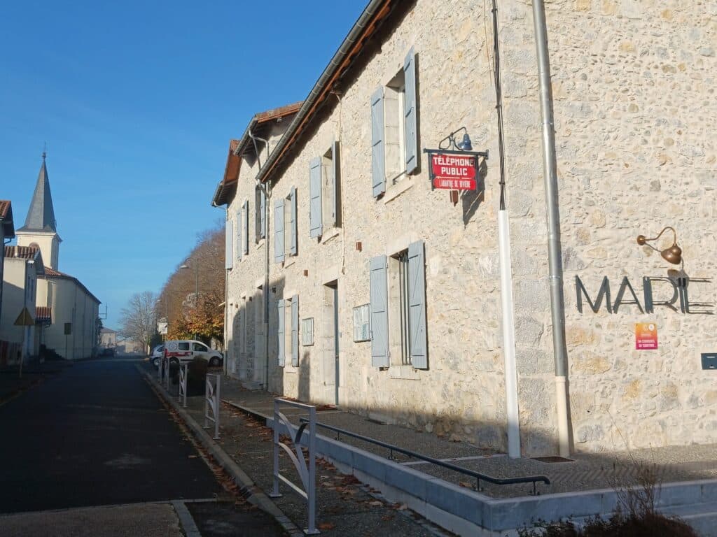 Samedi 6 décembre 2025, le village de Labarthe-Rivière avec le Téléthon dans la marche en avant de la recherche médicale.