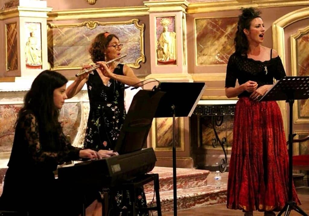 «Les Zoiselles»: Virginie Bos, Elodie Mahenc, Delphine Canal (de g. à dr.) seront en concert à l'église d'Arbas le lundi 22 décembre.