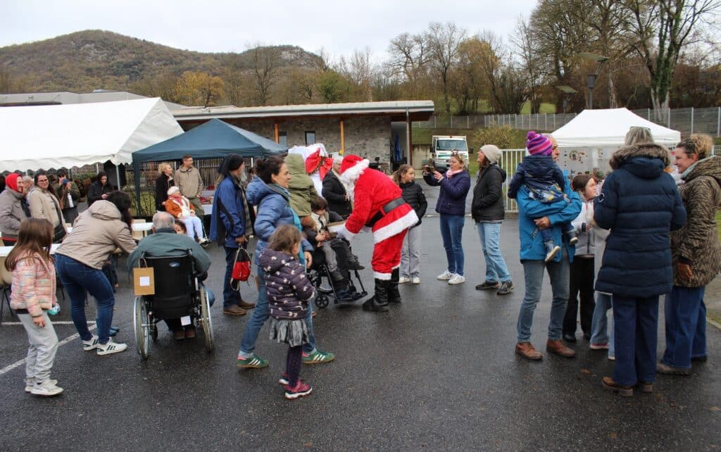 Beau succès cette année encore pour le marché de Noël à Antichan de Frontignes.