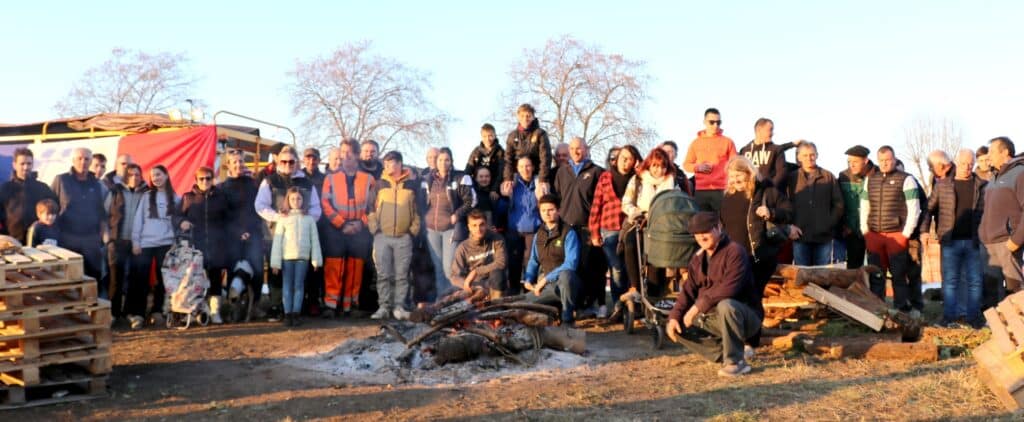 Dimanche 14 décembre 2025, rond-point du Bazert à Gourdan-Polignan.