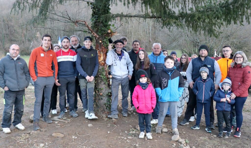Samedi 27 décembre 2025, rond point du Bazert à Gourdan-Polignan, 17h00, agriculteurs au 16ème jour de leur mouvement.