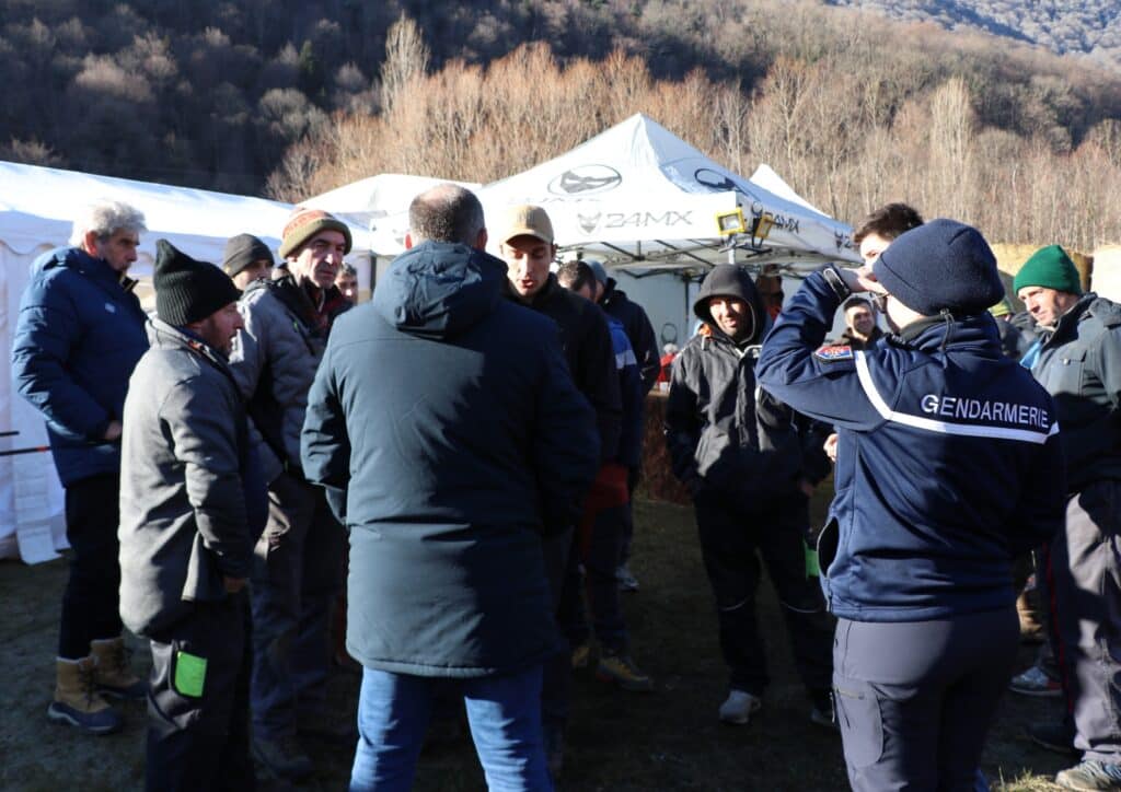 La négociation entre les agriculteurs et la gendarmerie ont commencé dès ce lundi matin, 5 janvier 2026.